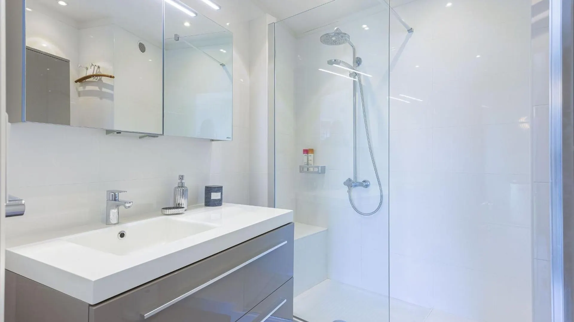 Apartment Le Goya By Halldis Cannes France